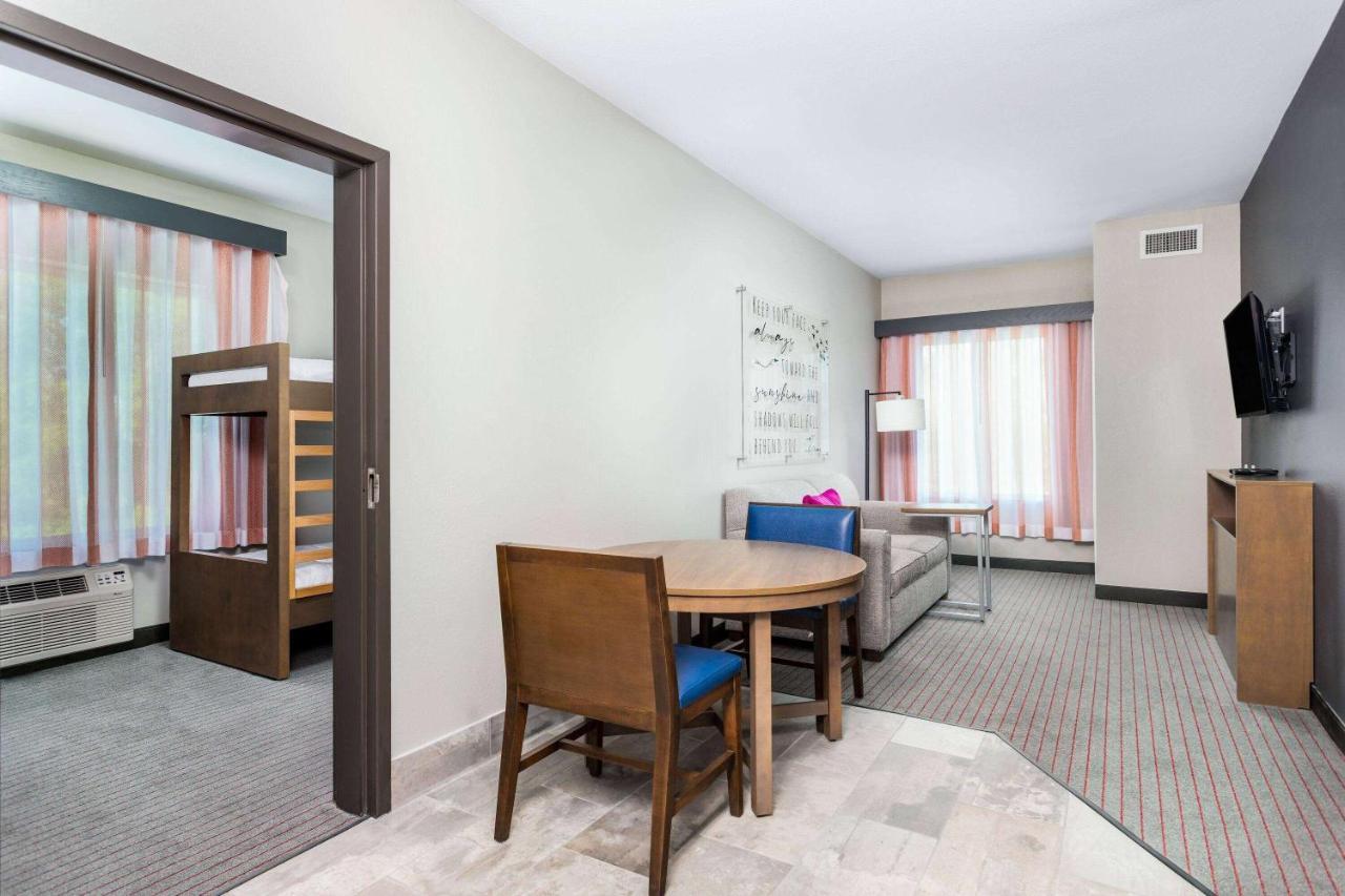 La Quinta Inn & Suites By Wyndham Augusta Fort Eisenhower Exteriör bild